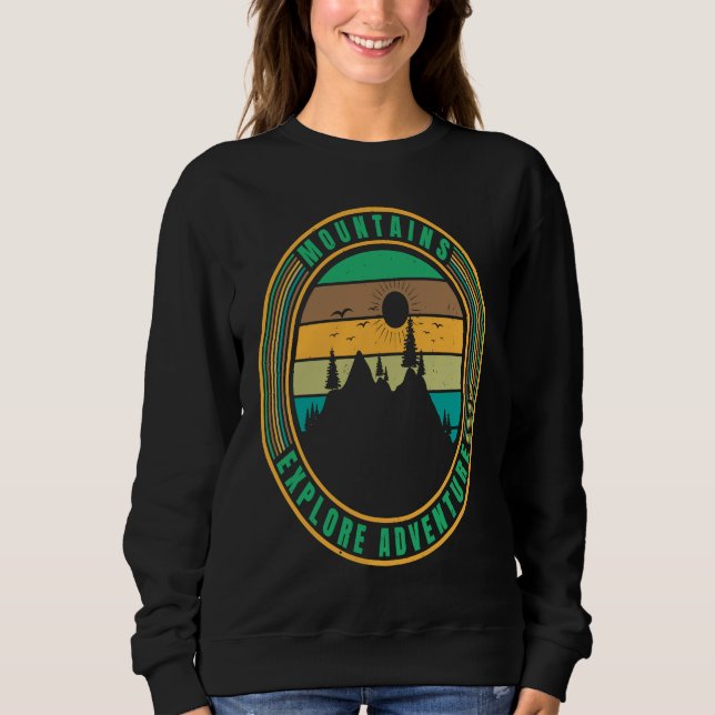 Mountains Explore Adventure T Shirt (Framsida)