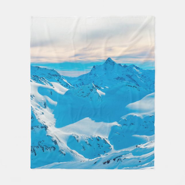 Mountains with snow peaks and sunset skysnow,alpin fleecefilt (Framsidan)