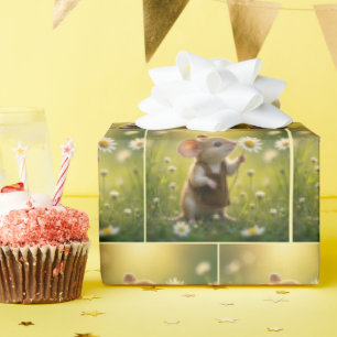 Mouse Holding a White Daisy Presentpapper