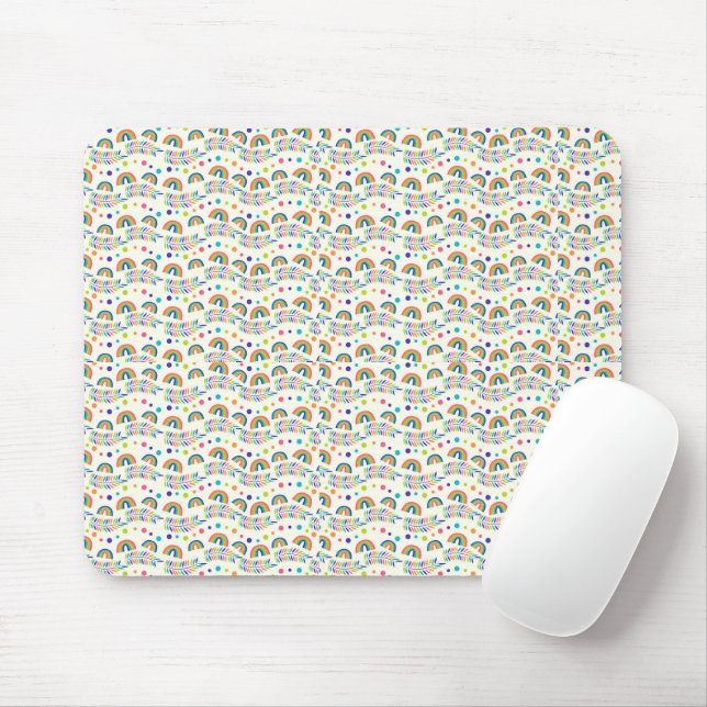 Mouse pad with a pattern of diverse smiley faces  musmatta (Med mus)