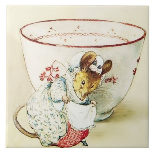 "Mouse Seamstress and Tekopp" av Beatrix Potter Kakelplatta (Framsidan)