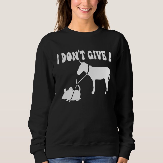 MOUSE WALKING A DONKEY I Don't Give Rats Mouse vin T Shirt (Framsida)