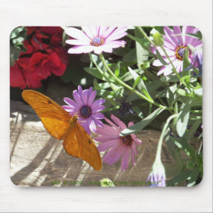 mousepad med den orange fjärilen och blommor musmatta