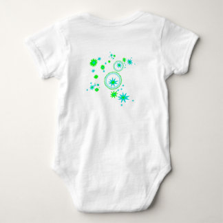 mousserande bunny i grönt och blått t shirt