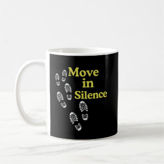 Move in Silence Inspirational Mug – Quiet Strength Kaffemugg