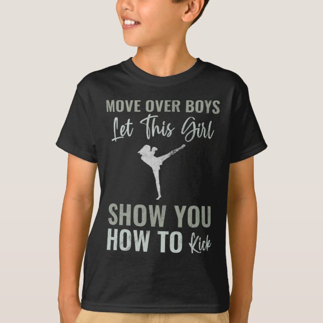 Move Over Boys Let This Girl Show You Funny Kickbo T Shirt (Framsida)