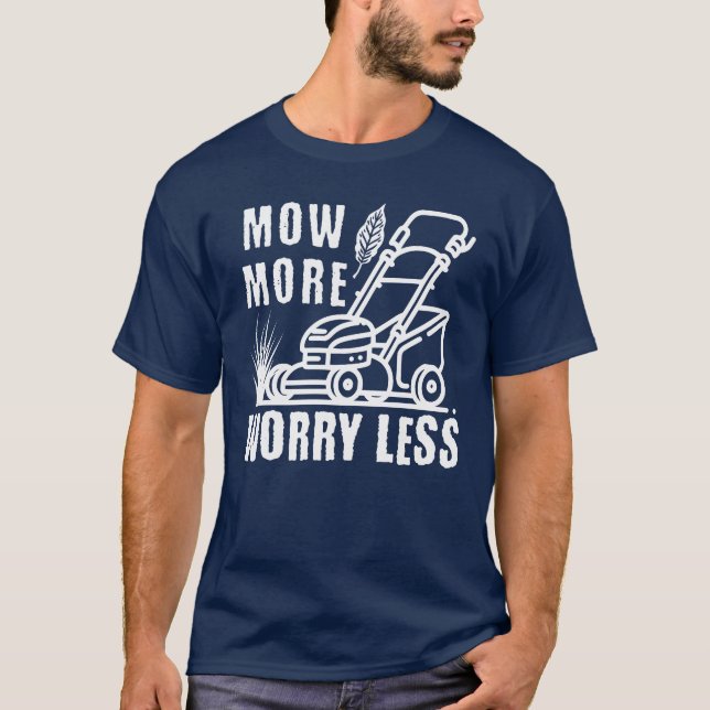 Mow More Lawnmower Making Grass Cutter T Shirt (Framsida)