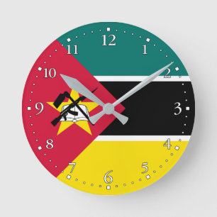 Mozambiques patriotiska flagga rund klocka