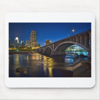 MplsSkyline3rdAveBridgeNightview_rs.jpg Musmatta