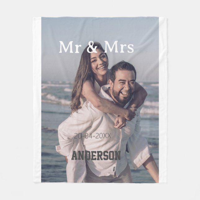 Mr & Mrs add family name photo date wedding family Fleecefilt (Framsidan)