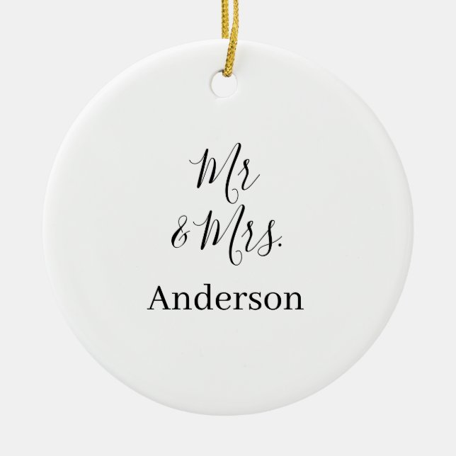 Mr & Mrs add family namn date year bröllopsförmån  Julgransprydnad Keramik (Framsidan)