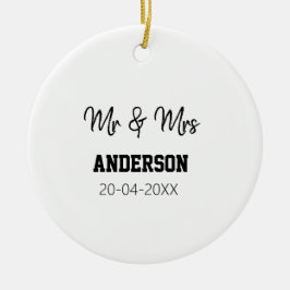 Mr & Mrs add family namn date year bröllopsförmån  Julgransprydnad Keramik