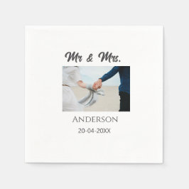 Mr & Mrs add family namn date year bröllopsförmån  Pappersservett