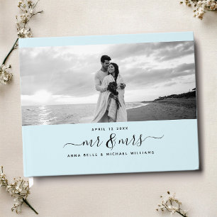 Mr & Mrs Elegant Script Light Blue Photo Bröllop Gästböcker