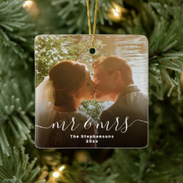Mr & Mrs Elegant Script Overlay Dubbla Sided Photo Julgransprydnad Keramik