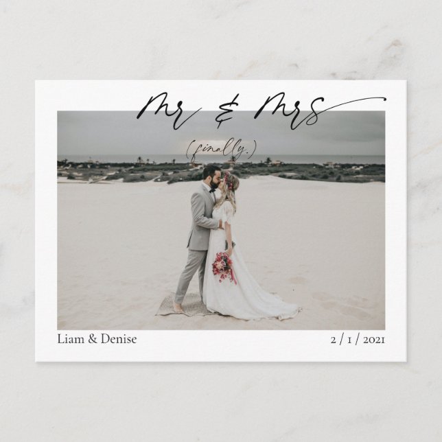 Mr & Mrs. (finally) Roligt Script Bröllop-meddelan Vykort (Framsida)