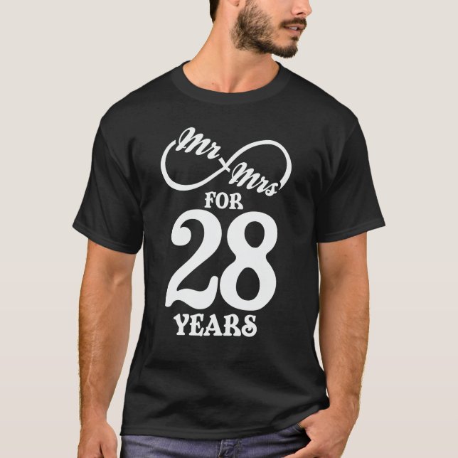 Mr. & Mrs i 28 år, 28:e Bröllop-årsdagen T Shirt (Framsida)