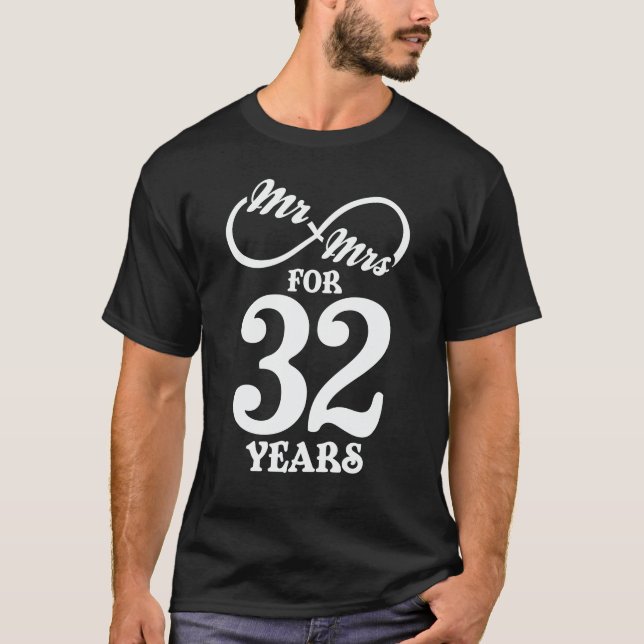 Mr. & Mrs i 32 år 32 Bröllop-årsdagen T Shirt (Framsida)