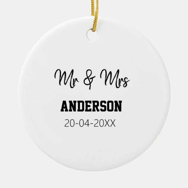 Mr & Mrs lägg till efternamn datum år bröllopsgåva Julgransprydnad Keramik (Framsidan)