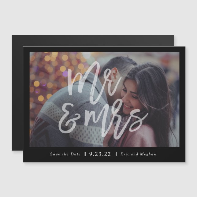 Mr & Mrs Magnetic Save the Date Magnetic Magnetic  Magnetisk Inbjudningskort (Fram/baksida)