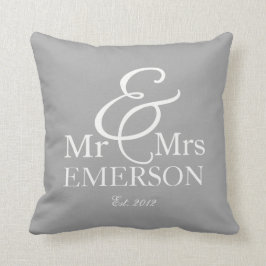 Mr & Mrs. personlig grått & white Kudde