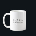 Mr. & Mrs Personlig Minimalist Grått Coffee Mugg<br><div class="desc">Gillar du inte mycket design eller så vill du inte ha foton? Plocka upp i personlig mugg. Ha Mr. Och Mrs. eller byt namn.</div>