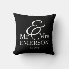 "Mr & Mrs" personlig svart och vitt Kudde