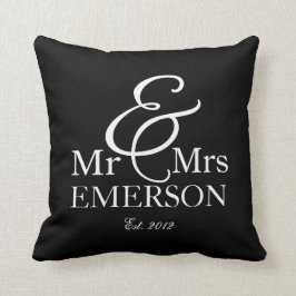 "Mr & Mrs" personlig svart och vitt Kudde