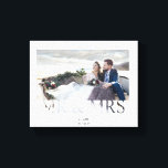 Mr & Mrs romantic kärlek par foto bröllop Canvastryck<br><div class="desc">Denna chic och minimalisten Mr. och Mrs. poster har en personlig av nygifta par med sitt eget namn och bröllop datum. Underbar för bröllopsmottagning,  party,  bröllop,  souvenir eller bröllop!</div>