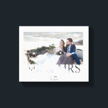 Mr & Mrs romantic kärlek par foto bröllop Canvastryck<br><div class="desc">Denna chic och minimalisten Mr. och Mrs. poster har en personlig av nygifta par med sitt eget namn och bröllop datum. Underbar för bröllopsmottagning,  party,  bröllop,  souvenir eller bröllop!</div>