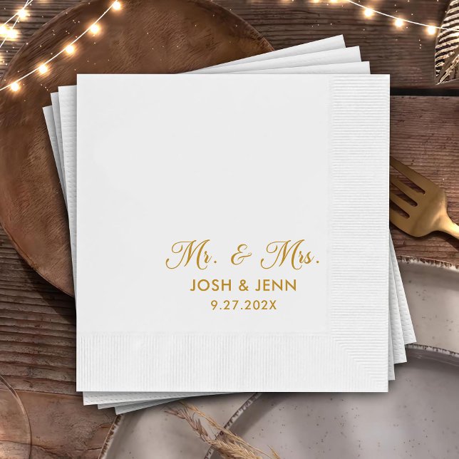 Mr. & Mrs Simple Script Guld Bröllop Napkins Pappersservett (Skapare uppladdad)