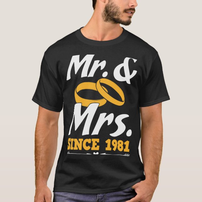 Mr & Mrs Since 1981 Gif Couple Mister And Misses T Shirt (Framsida)
