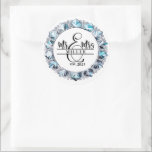 Mr. & Mrs. Sticker Runt Klistermärke<br><div class="desc">This round shape sticker is shown with a custom name Mr. & Mrs. print,  personalize and change the name and year to yours with this template.</div>