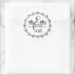 Mr. & Mrs. Sticker Runt Klistermärke<br><div class="desc">This round shape sticker is shown with a custom name Mr. & Mrs. print,  personalize and change the name and year to yours with this template.</div>