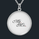 Mr. och fru Make, frun.. Sterling Silver Halsband<br><div class="desc">Klicka på knappen "CUSTOMIZE IT!" för att visa en färg-selektor och ändra färgen för den här produkten till din favoritanpassningsbar färg. Ett klassiskt monogram för Mr och Mrs för nygifta etablerade flickvän eller pojkvän par mamma pappa. En perfekt i sista minuten. Herr och fru Make fru, hans nyaste Weds på...</div>