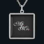 Mr. och fru Make, hans nyaste Weds Sterling Silver Halsband<br><div class="desc">Ett klassiskt monogram för Mr och Mrs för nygifta etablerade flickvän eller pojkvän par mamma pappa. En perfekt i sista minuten. Herr och fru Make fru, hans nyaste Weds på en anpassningsbar till bära eller till . Använda länken "Meddelande" om du vill kontakta oss med dina speciella designförfrågningar eller om...</div>