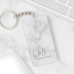 Mr och Mrs. | Elegant Marble Modern Script Bröllop Nyckelring<br><div class="desc">"Mr and Mrs" Elegant White Marble Modern Script Personlig Couple Gift Perfekt som bröllopsgåvor för nyfödda,  bröllop-jubileumsgåvor,  Alla hjärtans daggåvor och gåvor till alla tillfälle.</div>