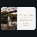 Mr. och mrs Guld Bröllop Photo Tack Magnet<br><div class="desc">Guld-manuset "Mr and Mrs" designar bröllop tack vare dina magneter med ditt favoritfoto från bröllop. Visa din familj och dina vänner din uppskattning för att du är en del av din bröllop firande med ett anpassat fototack till din magnet. Det kommer att vara en minnesvärd keepé för kom i flera...</div>