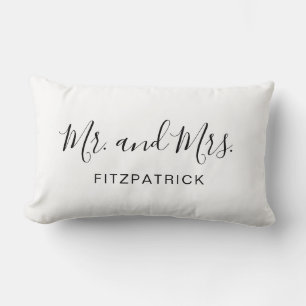 Mr. och Mrs. Last Name Elegant Newlyged Bröllop Lumbarkudde