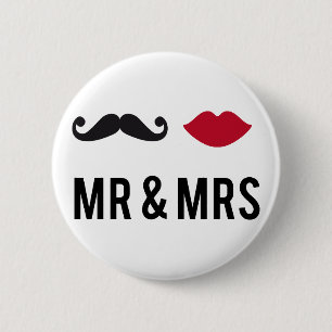mr. och mrs. med mustasch och röd läppar knapp