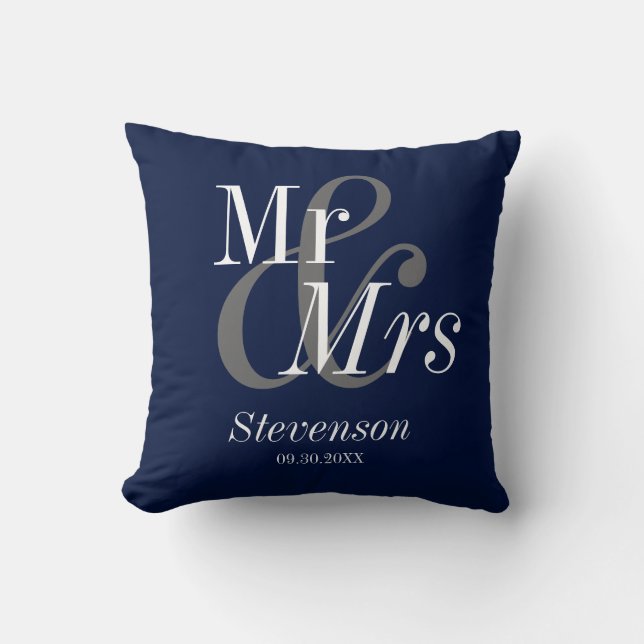 Mr och Mrs Navy Blue Elegant Modern Bröllop Gift Kudde (Framsida)