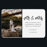 Mr och Mrs Photo Bröllop Tack Magnet<br><div class="desc">Utformningen "Mr and Mrs" i bröllop är ett tack för magneter med bröllop-favoritfoto. Visa din familj och dina vänner din uppskattning för att du är en del av din bröllop firande med ett anpassat fototack till din magnet. Det kommer att vara en minnesvärd keepé för kom i flera år.</div>