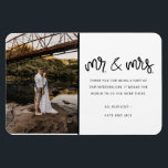 Mr och Mrs Photo Bröllop Tack Magnet<br><div class="desc">Utformningen "Mr and Mrs" i bröllop är ett tack för magneter med bröllop-favoritfoto. Visa din familj och dina vänner din uppskattning för att du är en del av din bröllop firande med ett anpassat fototack till din magnet. Det kommer att vara en minnesvärd keepé för kom i flera år.</div>