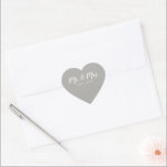 Mr. och Mrs. Script Established Bröllop Hjärtformat Klistermärke<br><div class="desc">Vår Mr och Mrs. script-dekal är perfekt att lägga till bröllopsfavörer,  party favors,  dekorerare osv.</div>