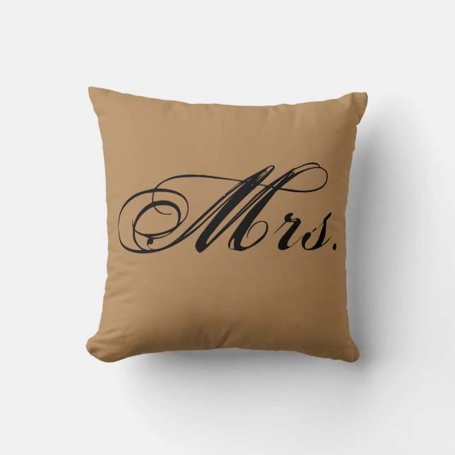 "Mrs." Dekorfärg Dekorativ kudde (brunt) (Framsida)