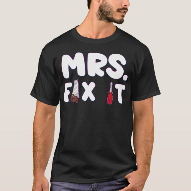 MRS FIX IT Craftswoman Crafty Woman bakery space p T Shirt (Framsida)