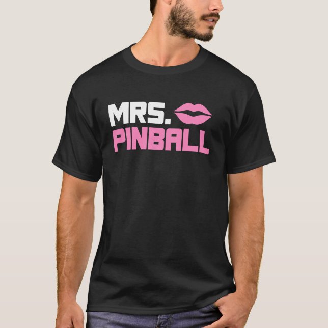 Mrs Pinball slot machine gamer partner look men T Shirt (Framsida)