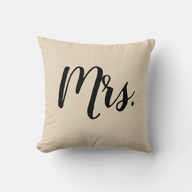 Mrs Script Bedroom Bröllop Pillow Kudde (Framsida)