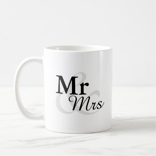 &Mrs Simple Elegant Typography Wedding Favor Kaffemugg (Vänster)