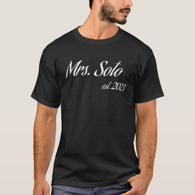 Mrs. SOTO 2023 new bride bridal shower wedding T Shirt (Framsida)